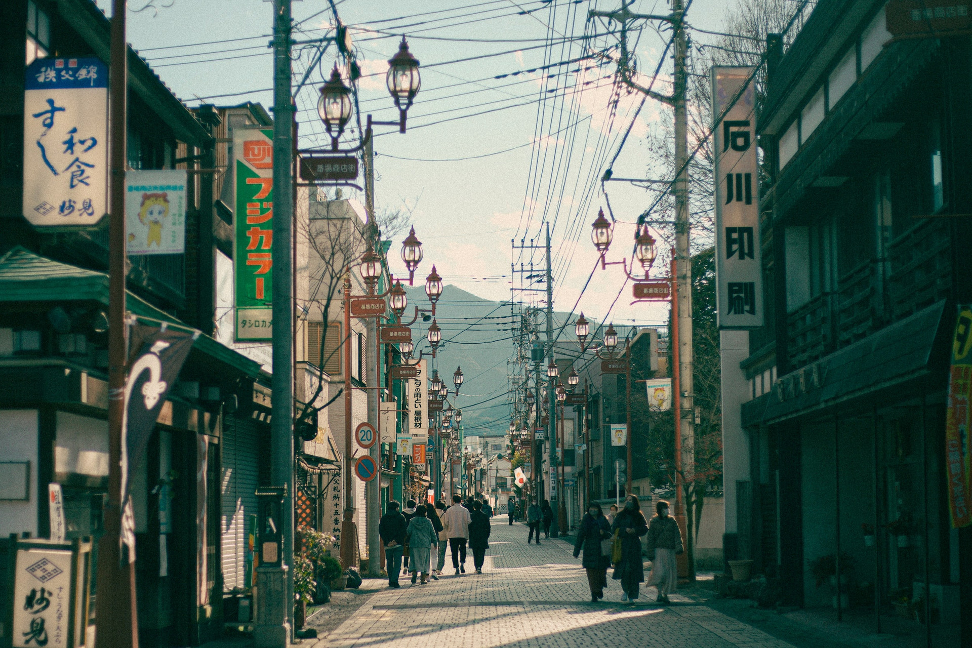 Thị trấn vùng núi yên bình Chichibu, Saitama, Nhật Bản. Ảnh: Unsplash.