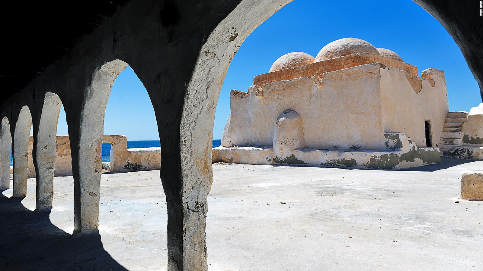 Djerba Guellala, một ngôi làng trên hòn đảo ngoài khơi bờ biển Tunisia, có đầy đủ lịch sử khảo cổ học. Ảnh: CNN.