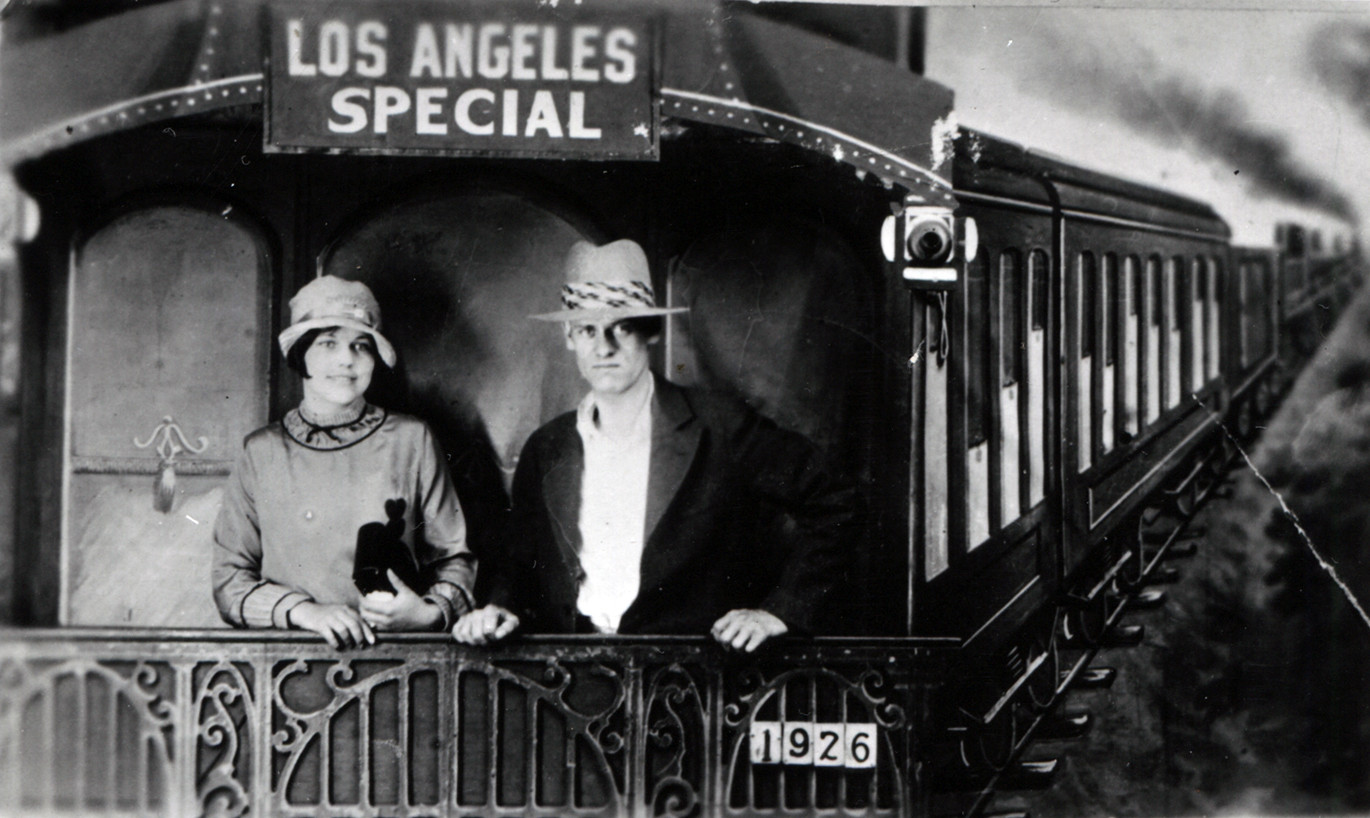 Bức ảnh Philo Farnsworth và vợ Elma Gardner chụp năm 1926. Ảnh: The History of TV.