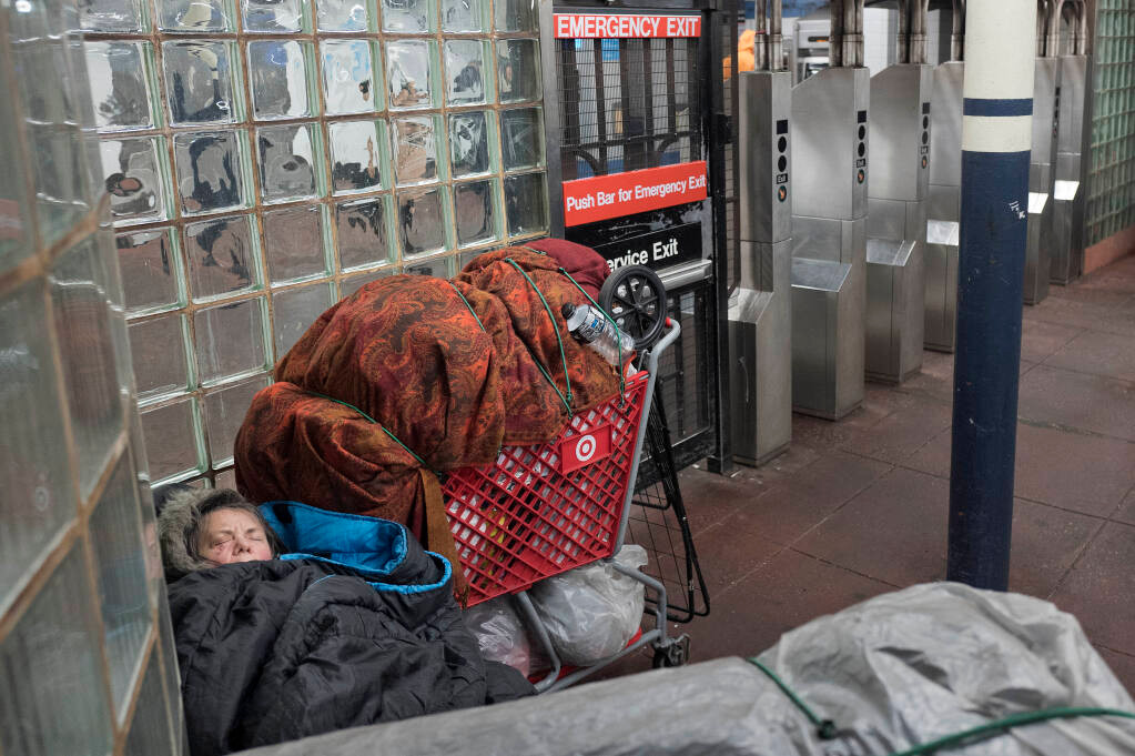 Người vô gia cư thường ngủ tại các ga tàu điện ngầm. Ảnh: The Guardian.