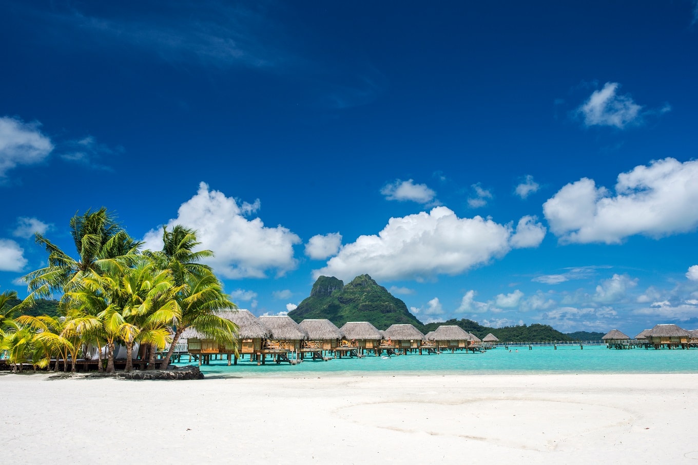 Đảo Bora Bora được người Pháp xem là viên ngọc quý. Ảnh: Shutterstock