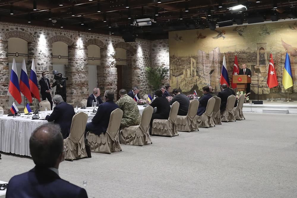 Căn phòng diễn ra cuộc đàm phán tại Cung điện Dolmabahce ở Istanbul. Ảnh: AP.
