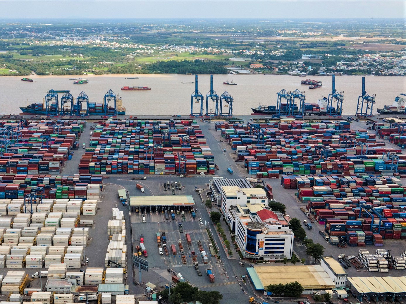 Khu vực container tại Cảng Cát Lái (TP Thủ Đức, TP HCM).
