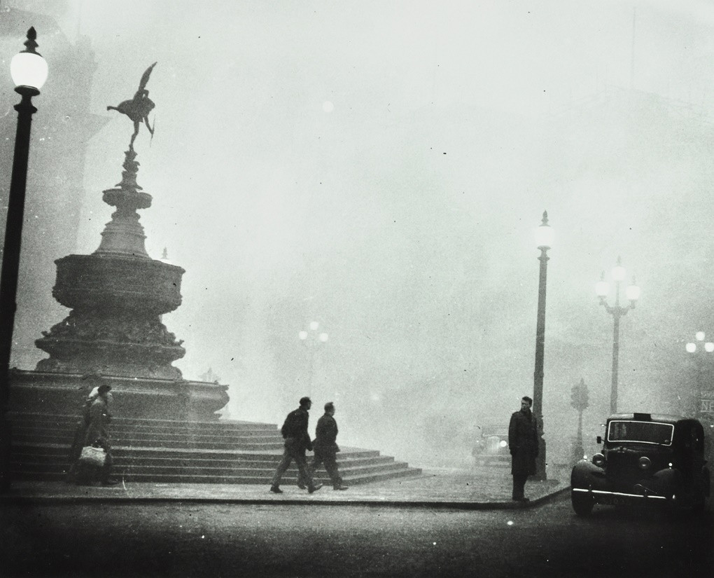 Bầu trời London giữa thảm họa ‘Màn sương khói khổng lồ’ năm 1952. Ảnh: Mirror.