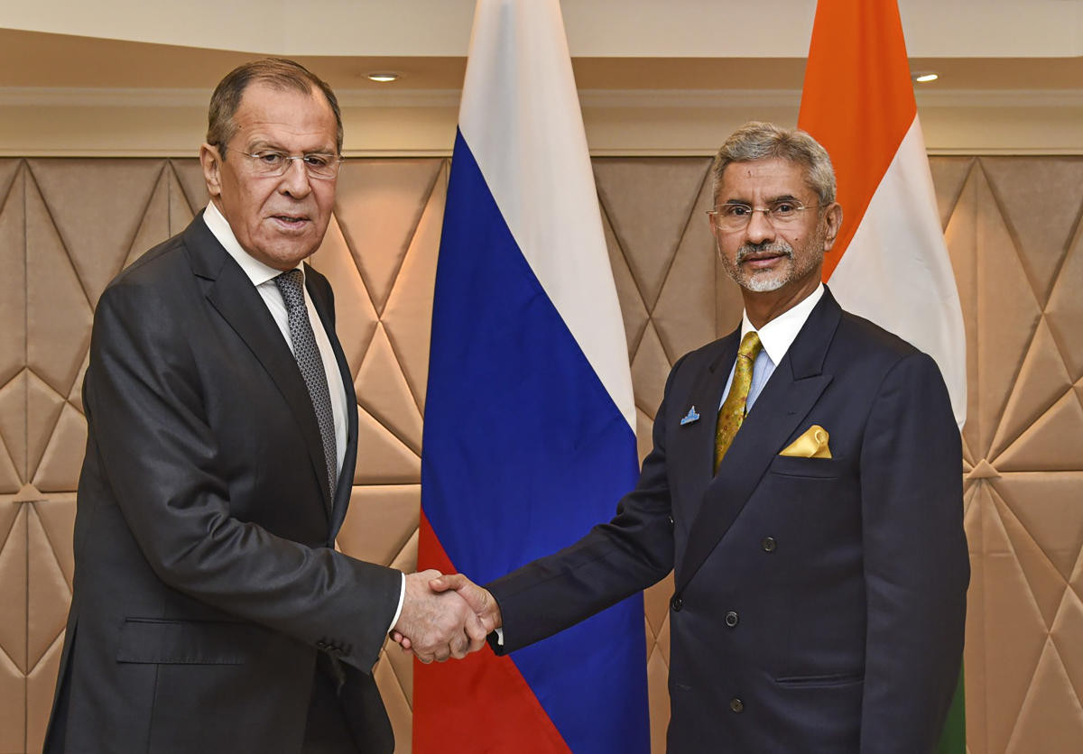 Ngoại trưởng Nga Sergey Lavrov và người đồng cấp Ấn Độ Subrahmanyam Jaishankar. Ảnh: DW.