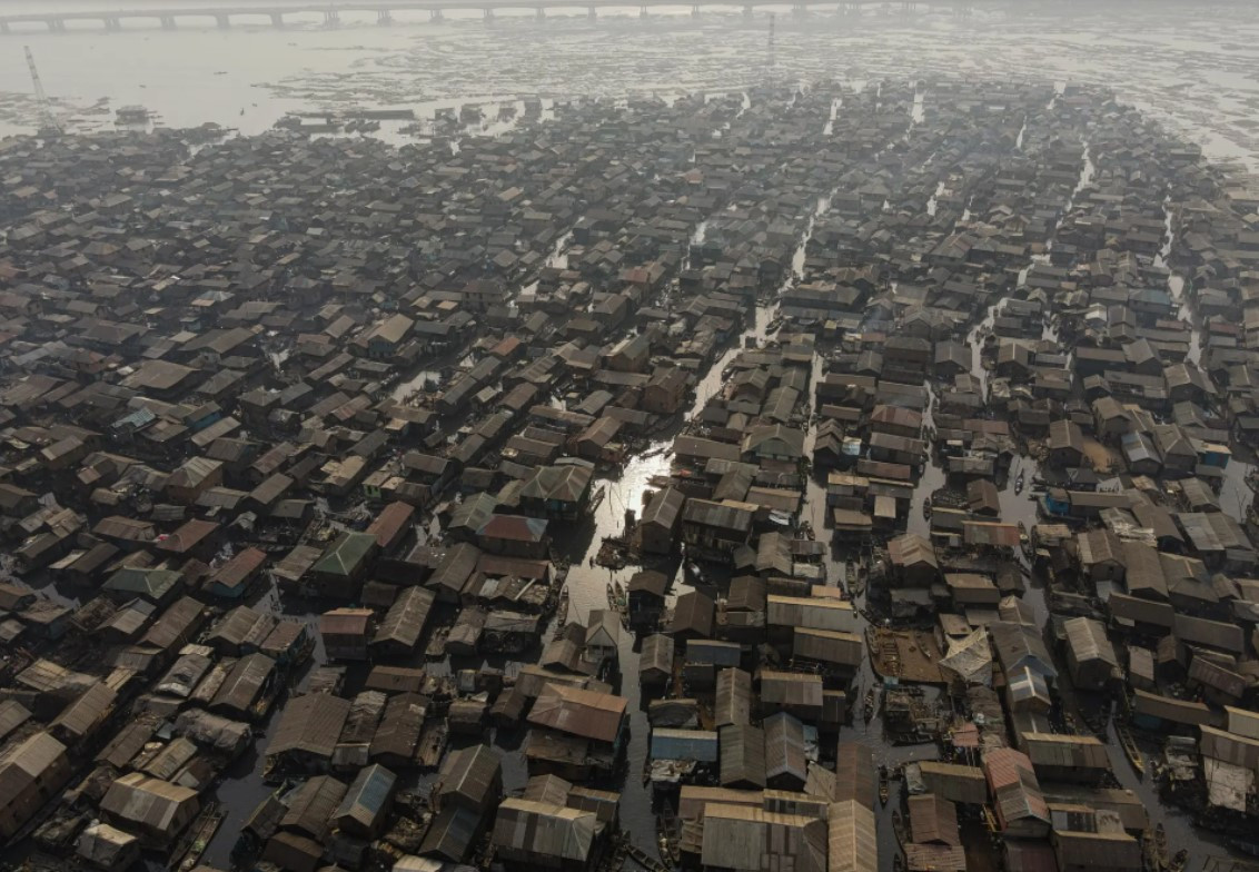 Khu ổ chuột Makoko, ‘dòng Venice của Châu Phi’. Ảnh: The Guardian.