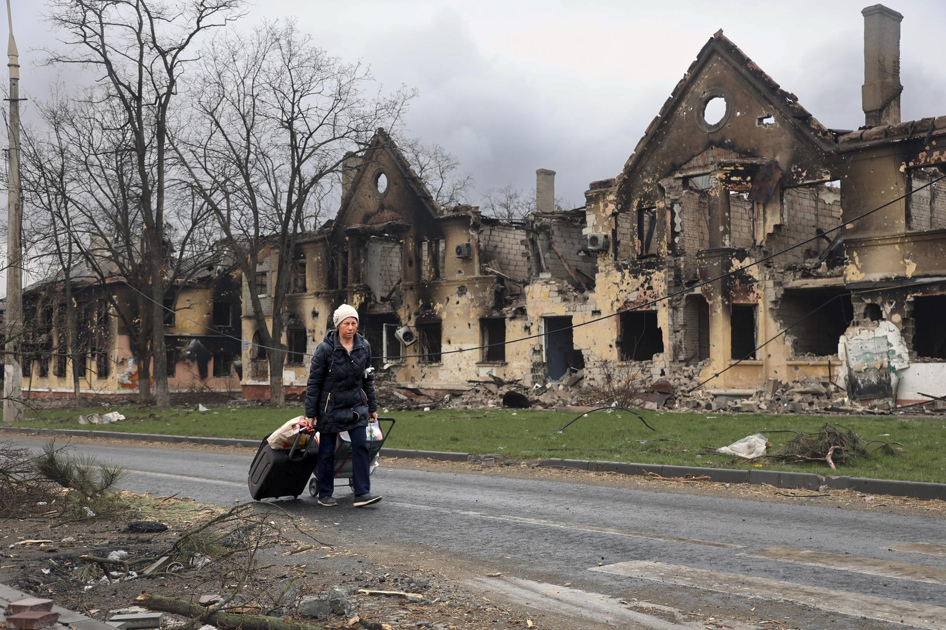 Người dân tiếp tục rời khỏi cuộc xung đột ở Ukraine. Ảnh: AP.