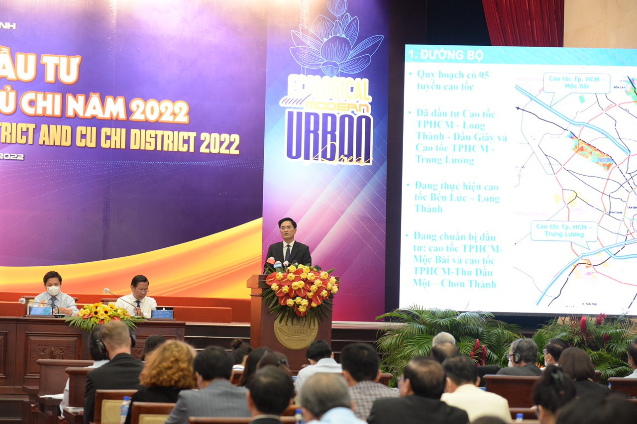 Hội nghị xúc tiến đầu tư vào huyện Hóc Môn và Củ Chi năm 2022 thu hút gần 500 doanh nghiệp trong và ngoài nước đến tìm hiểu cơ hội hợp tác, đầu tư.