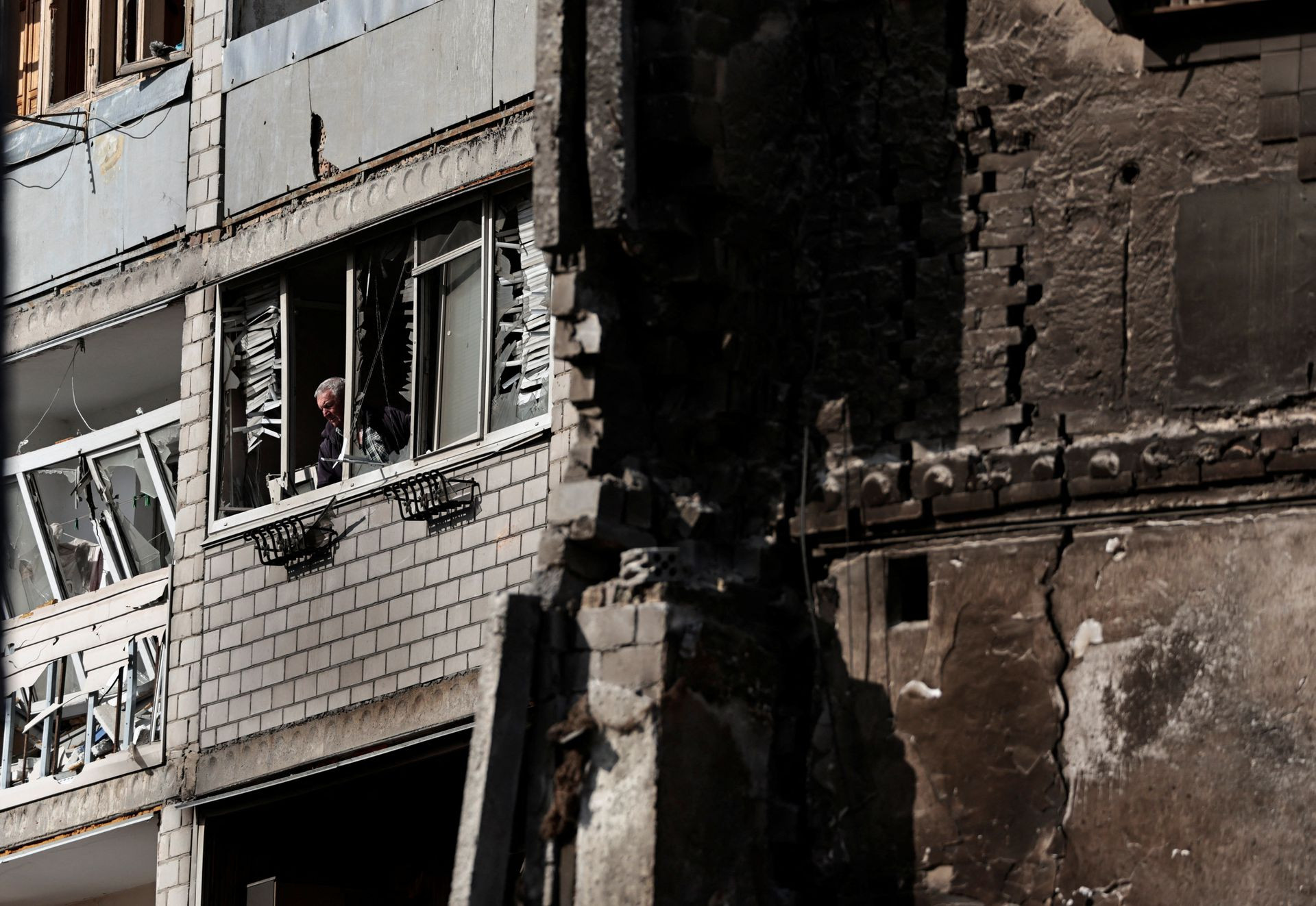 Những ngôi nhà bị hư hại ở Borodyanka, Kiev, Ukraine. Ảnh: Reuters.