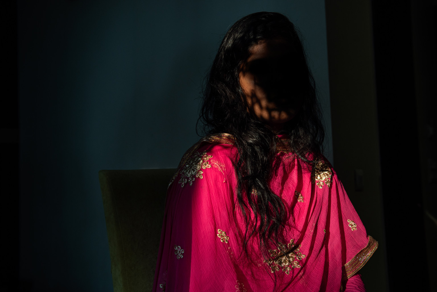 Meena, năm nay 19 tuổi, đã từng bị bán đi làm nô lệ ở Ấn Độ. Ảnh: Yahoo.