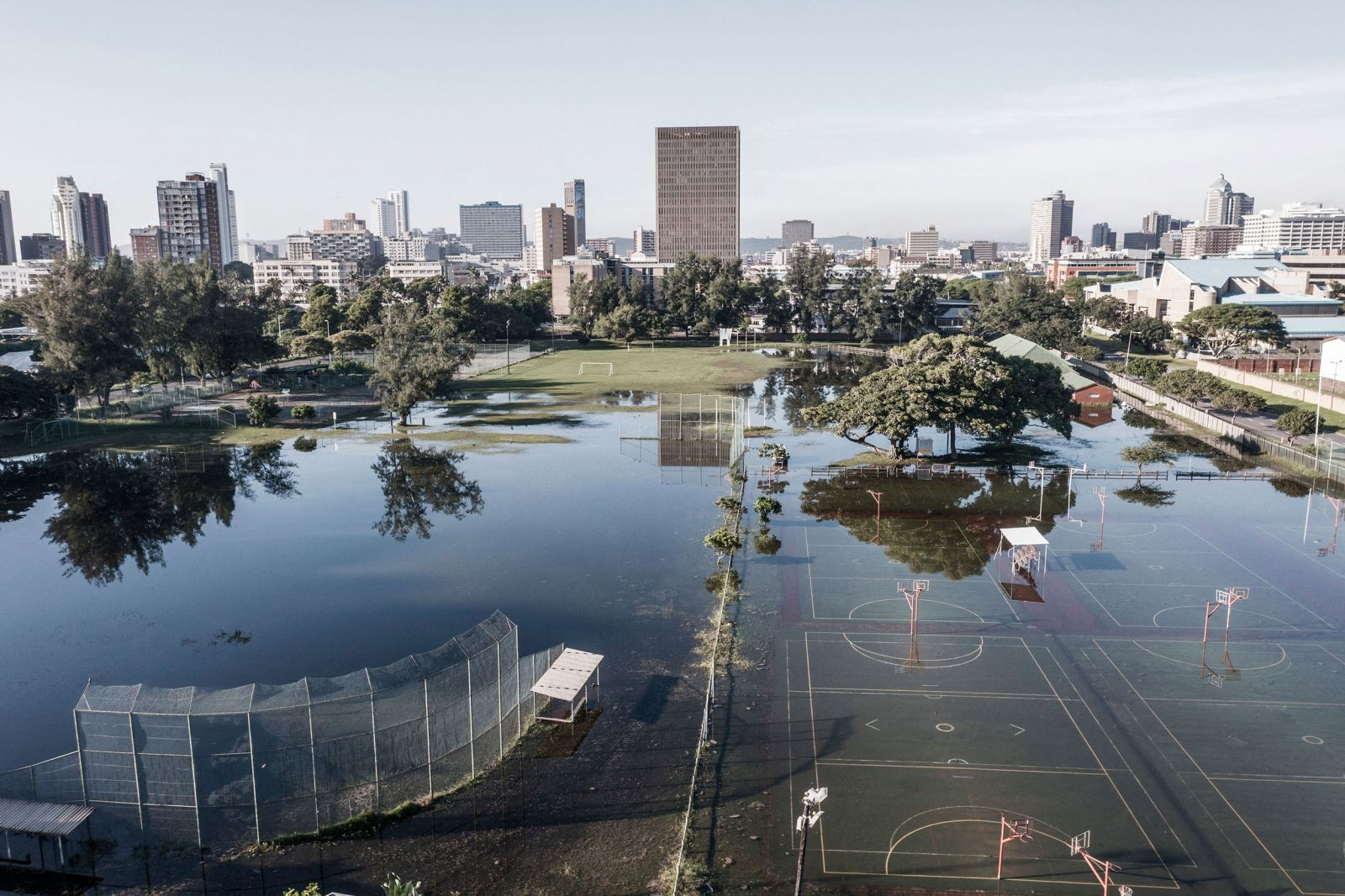 Các sân thể thao vẫn ngập trong nước nhiều ngày sau trận mưa lớn ở Durban. Ảnh: CNN.