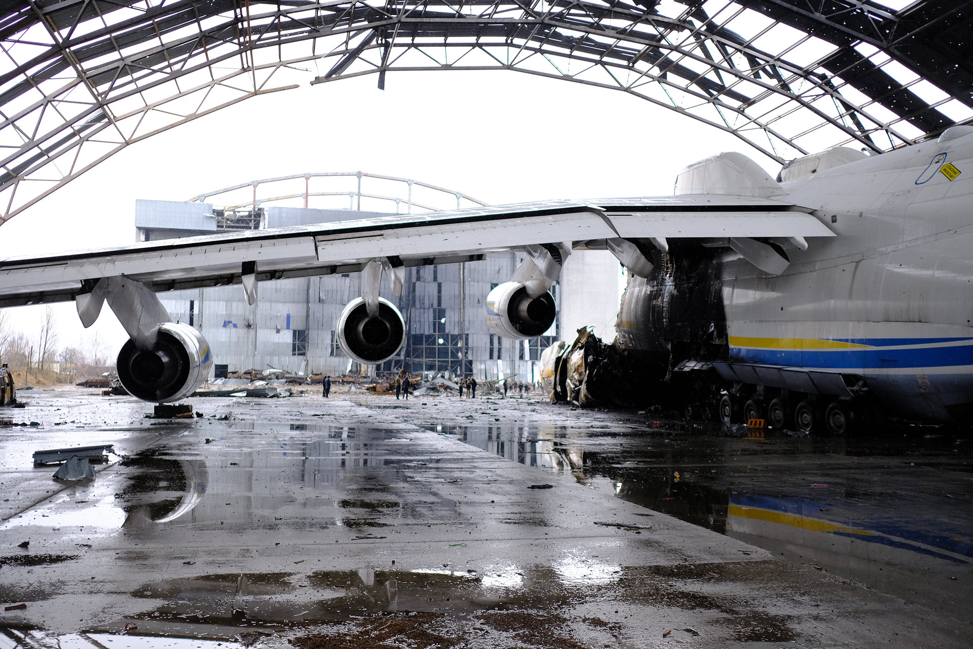 AN-225 là máy bay thương mại lớn nhất thế giới, có khả năng tải trọng khổng lồ. Ảnh: CNN.
