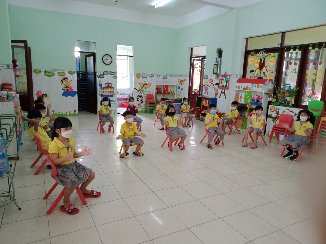 Từ ngày  (18/4), trẻ mầm non, học sinh khối tiểu học, lớp 6, 7 và 8  ở thành phố Buôn Ma Thuột, tỉnh Đắk Lắk quay lại học trực tiếp tại tường.