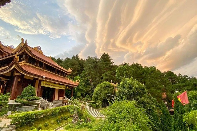 : Thiền viện trúc lâm Tây Thiên là một trong những thiền viện lớn nhất Việt Nam