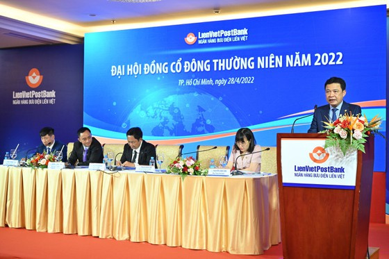 Ông Phạm Doãn Sơn, Phó Chủ tịch Thường trực HĐQT kiêm Tổng Giám đốc phát biểu tại đại hội.