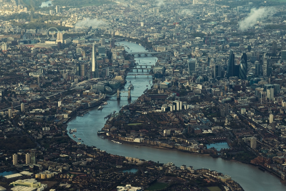 Sông Thames chạy dài gần 400 km ở Anh. Ảnh: Secrect.