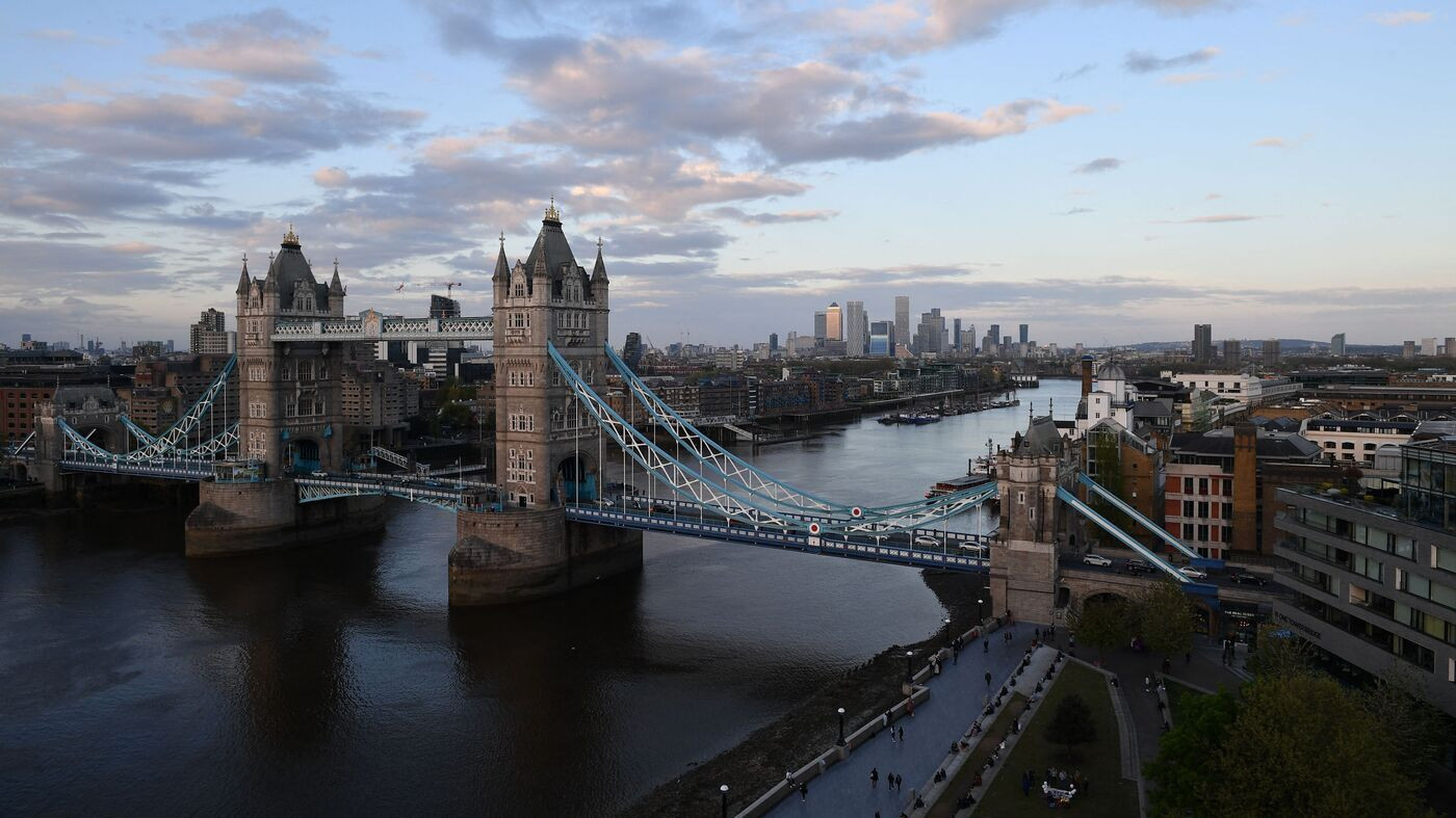 Thames là dòng sông mang tính biểu tượng của Anh. Ảnh: NPR.