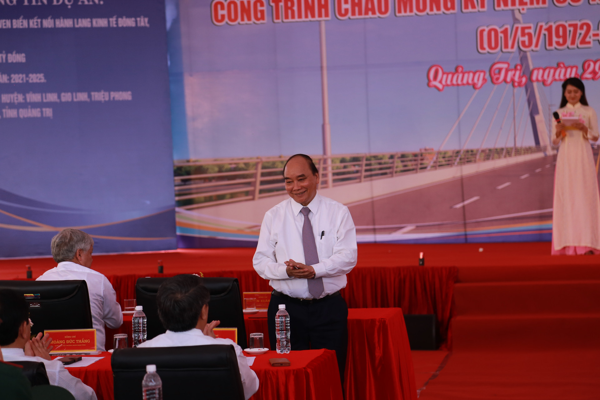 Chủ tịch nước Nguyễn Xuân Phúc dự lễ khởi công dự án Đường ven biển kết nối hành lang kinh tế Đông Tây, tỉnh Quảng Trị - Giai đoạn 1.