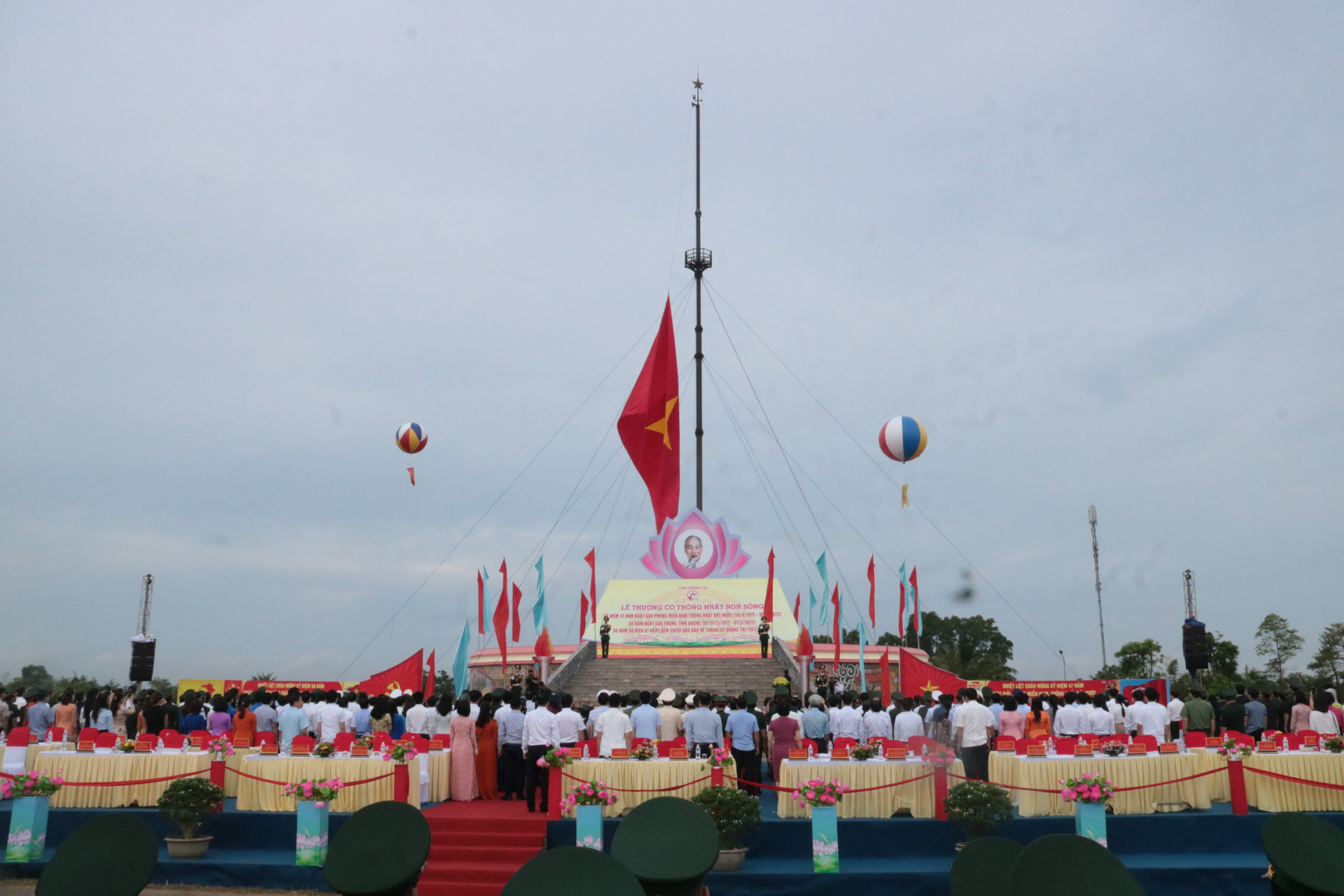 Lễ Thượng cờ “Thống nhất non sông” và diễu binh, diễu hành là một trong những hoạt động trong chương trình kỷ niệm 50 năm ngày giải phóng tỉnh Quảng Trị (1/5/1972 – 1/5/2022) và 50 năm sự kiện 81 ngày đêm chiến đấu bảo vệ Thành cổ Quảng Trị.