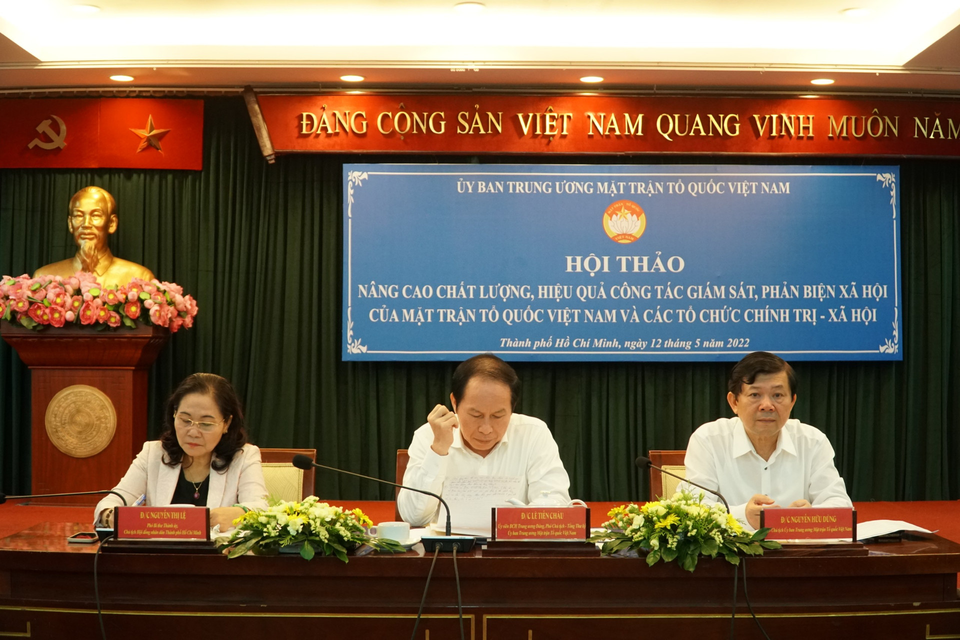 ông Lê Tiến Châu, Phó Chủ tịch - Tổng Thư ký Ủy ban TƯ MTTQVN và các lãnh đạo đồng chủ trì. (Ảnh: Tam Nguyên)