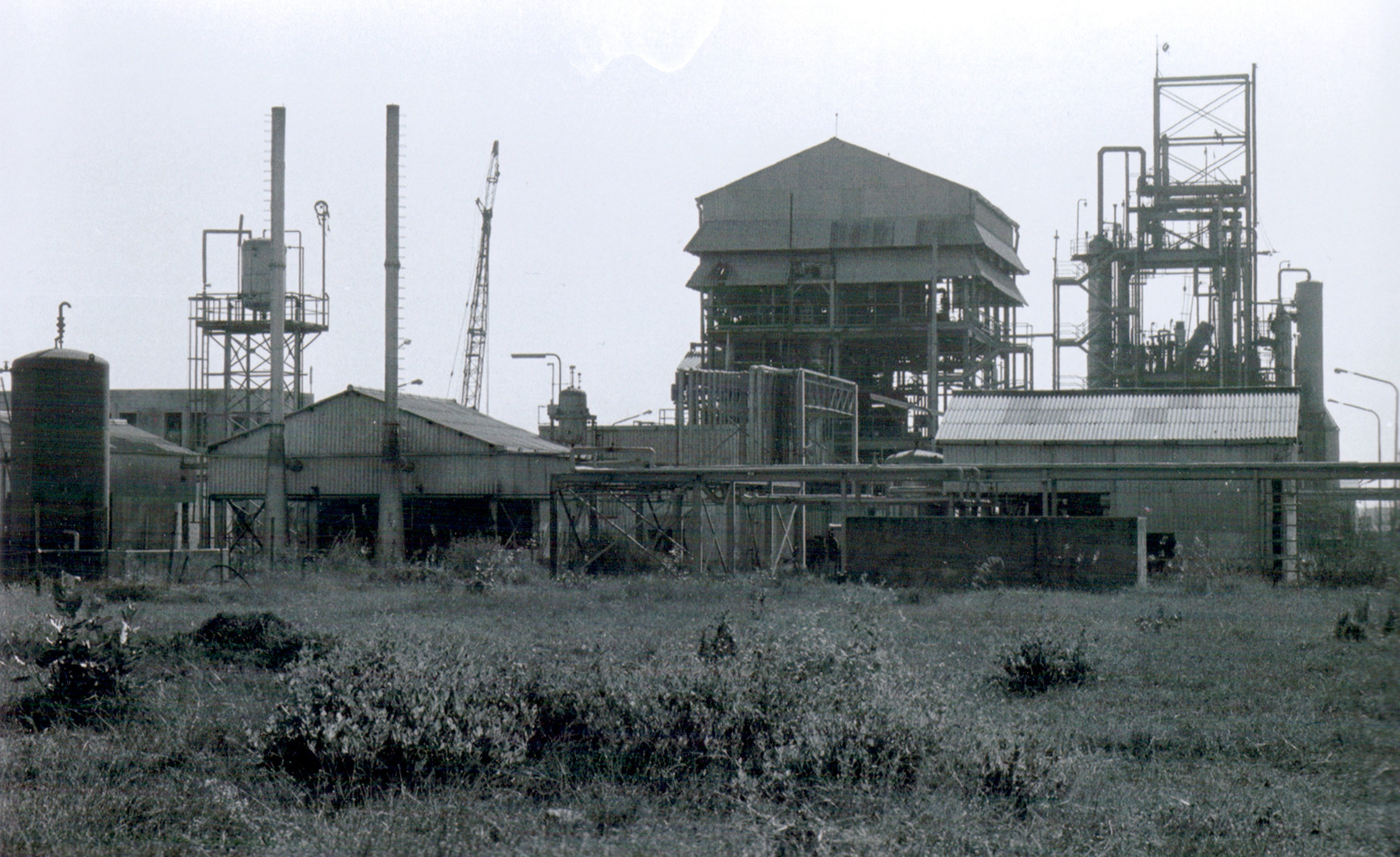 Nhà máy thuốc trừ sâu Bhopal. Ảnh: Wikipedia.
