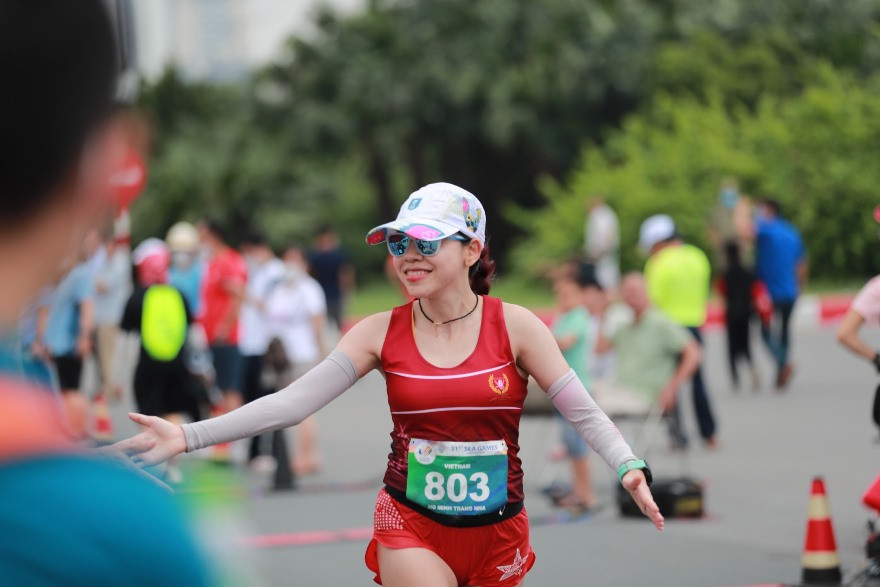Agribank runner Hồ Minh Trang Nhã (Agribank chi nhánh Cần Thơ II) đã xuất sắc lọt Top4 Vận động viên nữ phong trào tại giải chạy Marathon đồng hành cùng SEAGames31 (với thành tích FM 3:42).