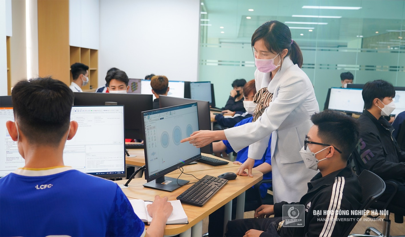Khoa Cơ khí, Đại học Công nghiệp Hà Nội có đội ngũ giảng viên giàu kinh nghiệm.