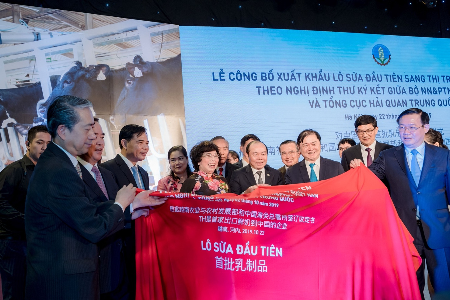 TH là doanh nghiệp Việt Nam đầu tiên xuất khẩu chính ngạch sữa tươi vào Trung Quốc.