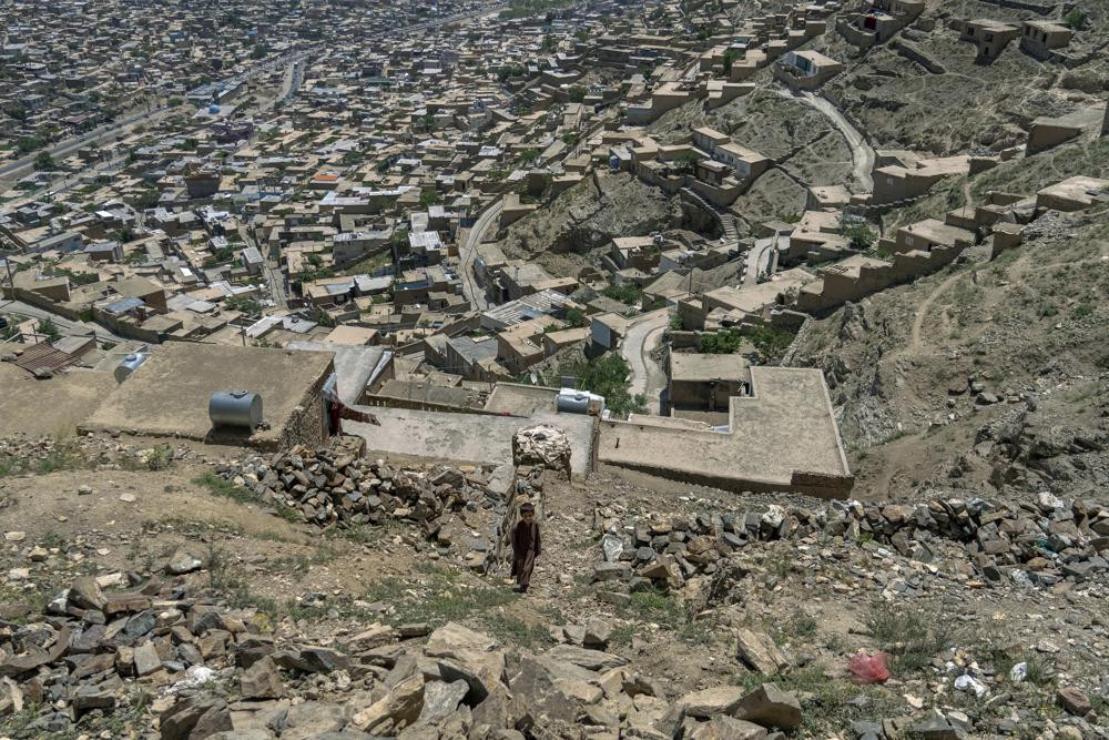 Một vùng dân cư nghèo trên ngọn đồi ở Kabul, Afghanistan. Ảnh: AP.