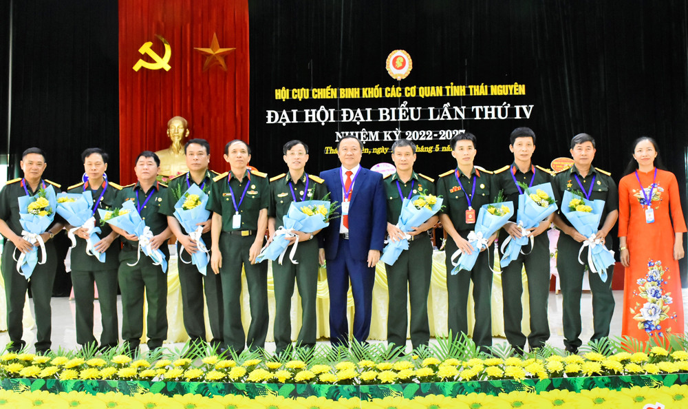 Ban Chấp hành Hội Cựu chiến binh khối các cơ quan tỉnh khóa IV nhiệm kỳ 2022-2027 ra mắt Đại hội.