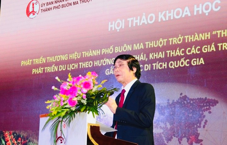 Kiến trúc sư Trần Ngọc Chính, Chủ tịch Hội Quy hoạch phát triển đô thị Việt Nam phát biểu tại hội thảo.