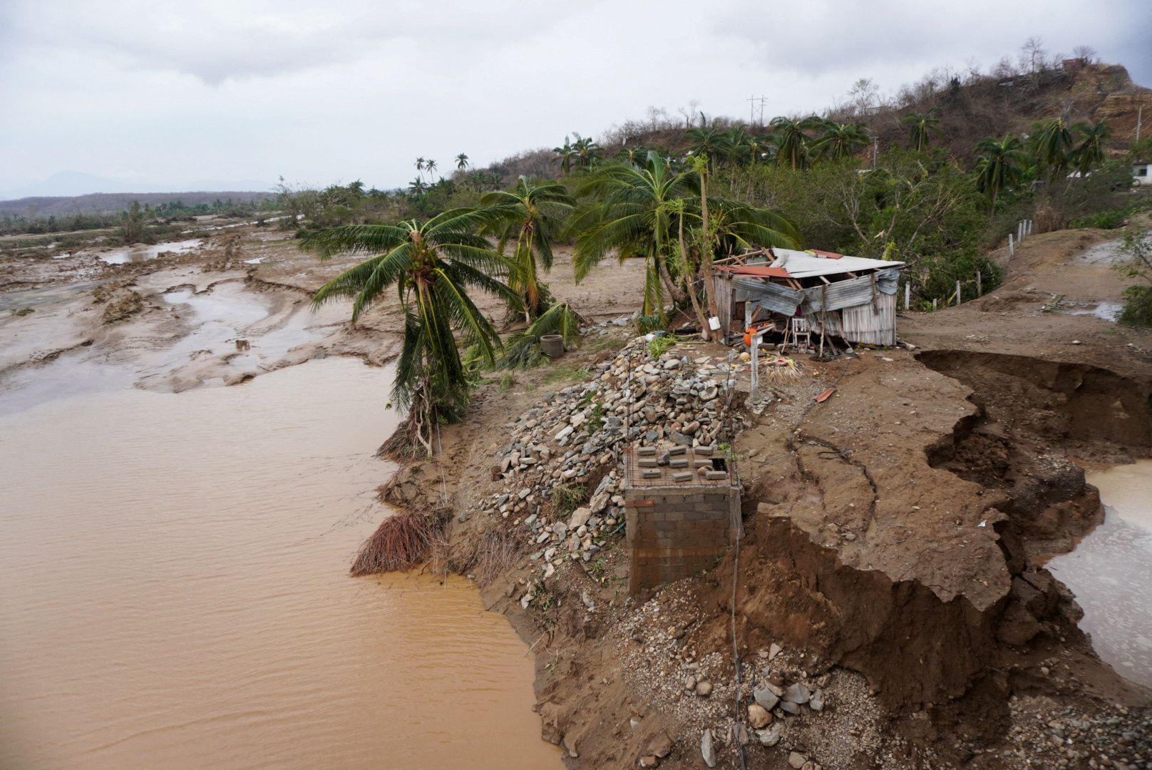 Một căn lều lán sau cơn bão Agatha, ở San Isidro del Palmar, bang Oaxaca, Mexico. Ảnh: Reuters.
