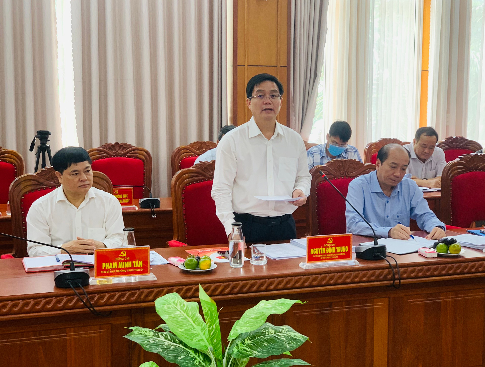 Ông Nguyễn Đình Trung, Ủy viên Trung ương Đảng, Bí thư Tỉnh ủy Đắk Lắk phát biểu tiếp thu ý kiến của Đoàn kiểm tra tại buổi làm việc.
