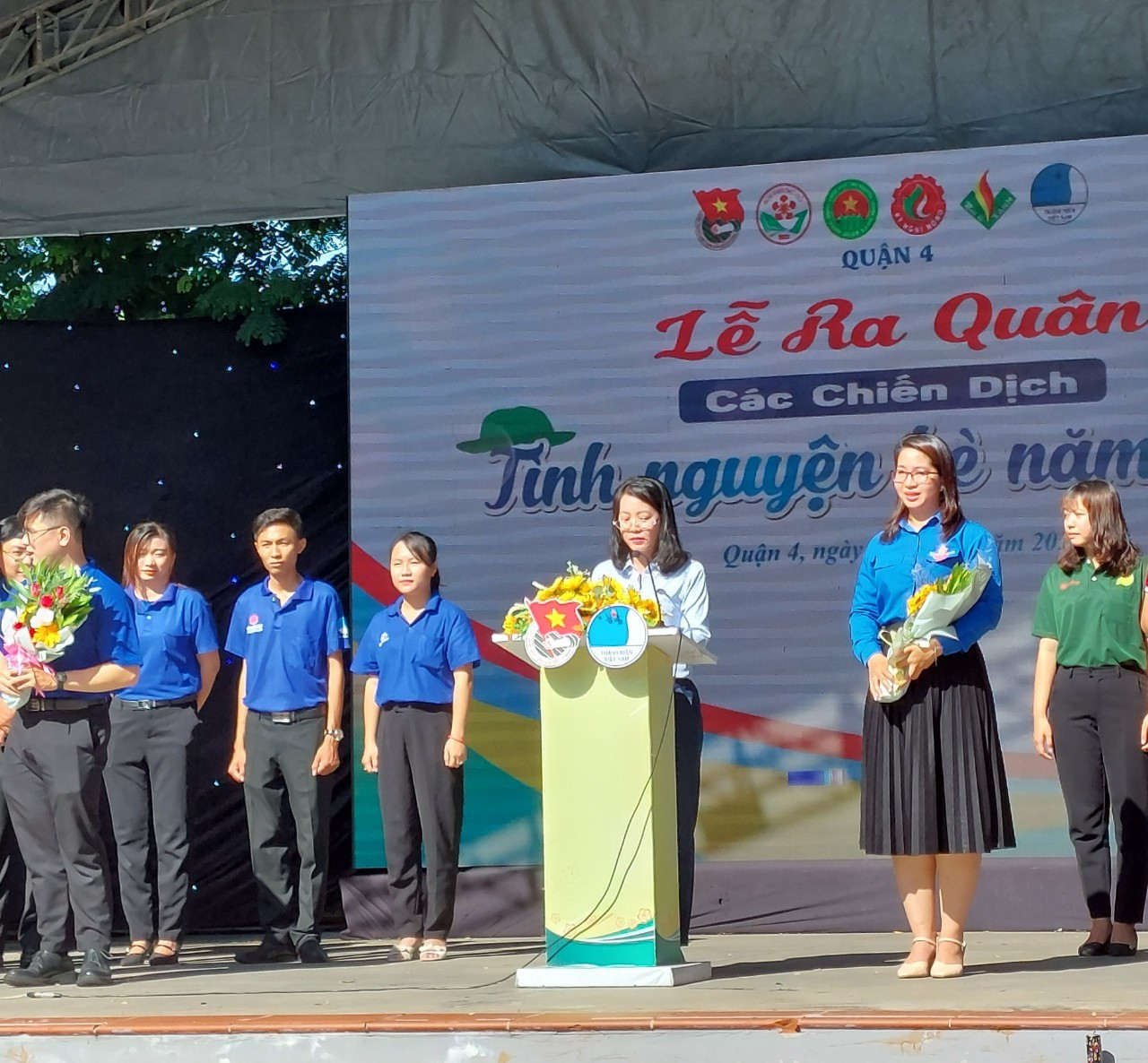 Bà Trần Thị Thanh Thảo , Ủy viên Thường vụ, Trưởng ban Tuyên giáo Quận 4 phát biểu tại buổi lễ.