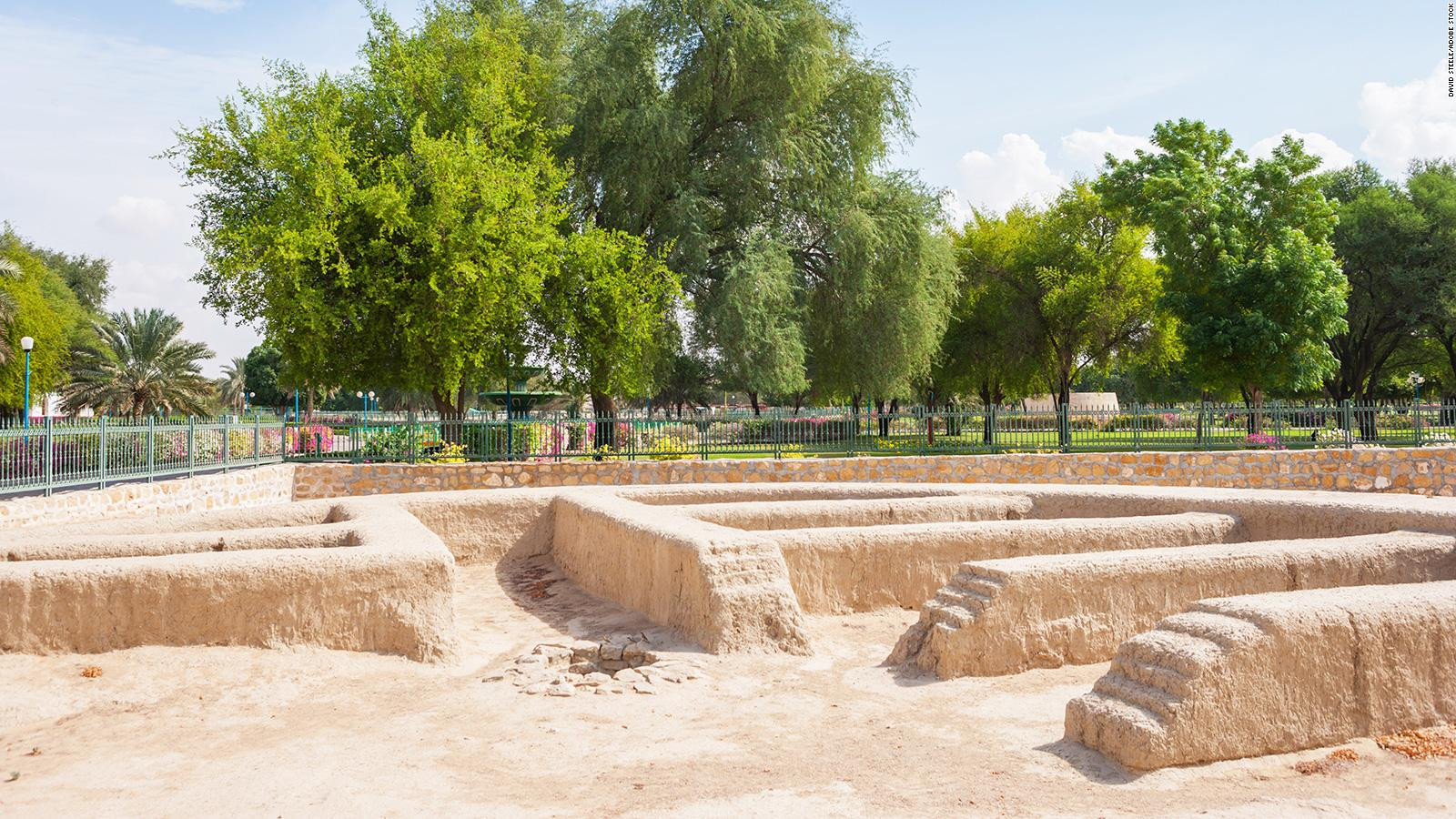 Công viên khảo cổ Hili: Có niên đại từ thời kỳ đồ đồng, đây là nơi có bộ sưu tập lăng mộ và công trình kiến ​​trúc lớn nhất UAE từ thời kỳ này. Ảnh: CNN.