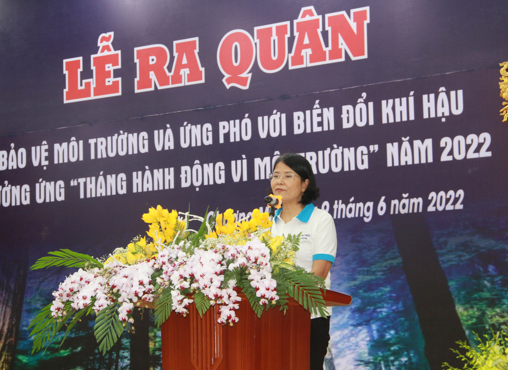Bà Nguyễn Thị Kim Dung, Phó Chủ tịch Ủy ban MTTQ thành phố Hà Nội phát biểu tại lễ ra quân. 