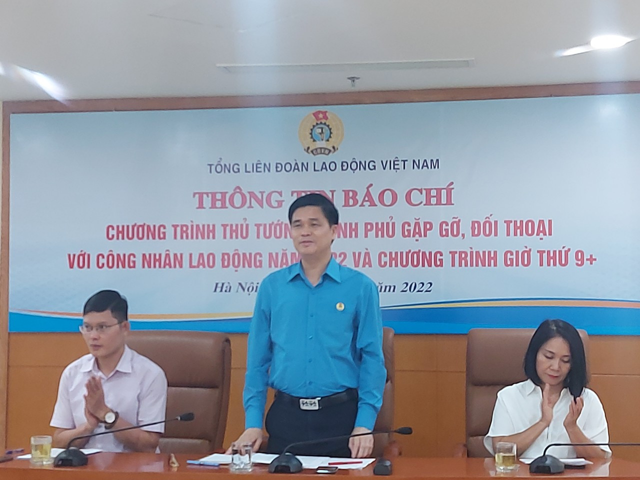 Ông Ngọ Duy Hiểu, Phó Chủ tịch Tổng Liên đoàn Lao động Việt Nam trả lời báo chí.