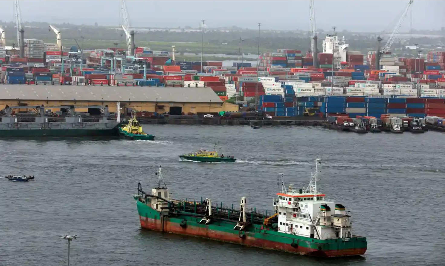 Khu phức hợp cảng ở Lagos, Nigeria. Ảnh: Reuters.