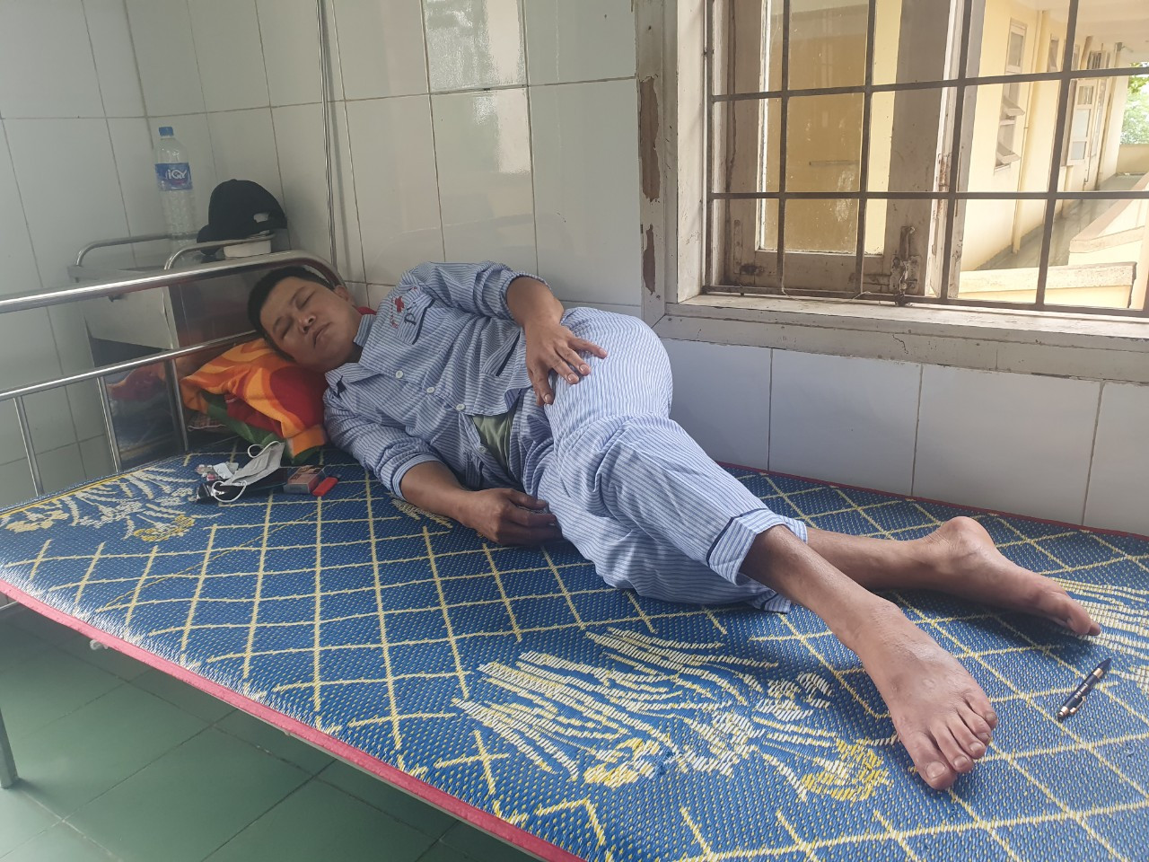 Tài xế Hải phải nhập viện theo dõi, điều trị tại Bệnh viện Đa khoa huyện Triệu Phong.