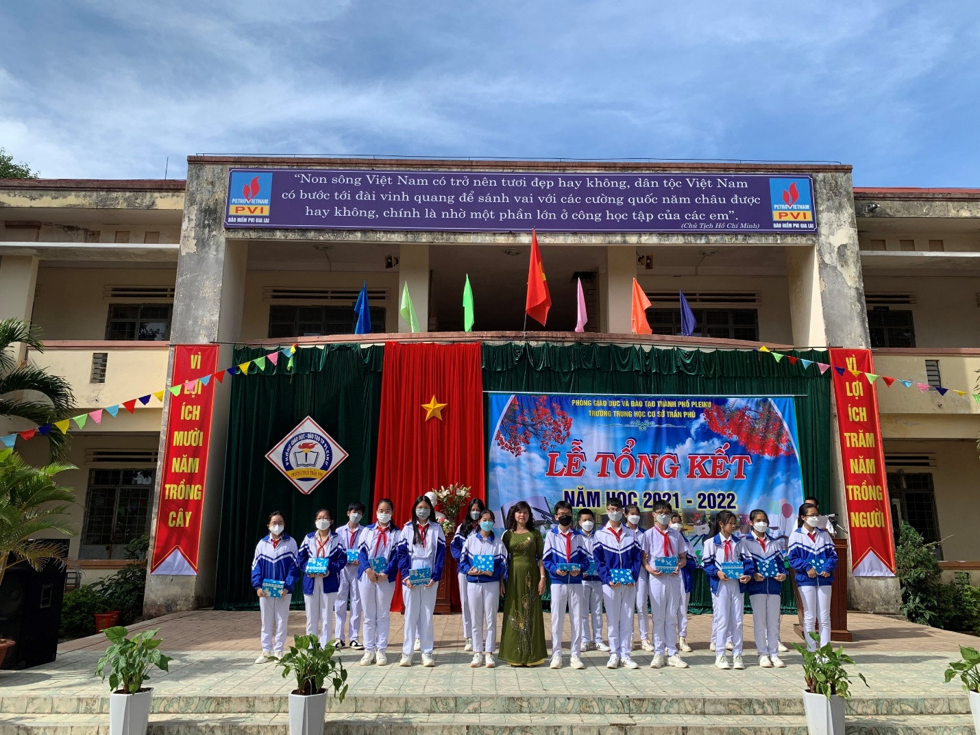 Trường THCS Trần Phú, thành phố Pleiku tổ chức Lễ tổng kết năm học 2021-2022.