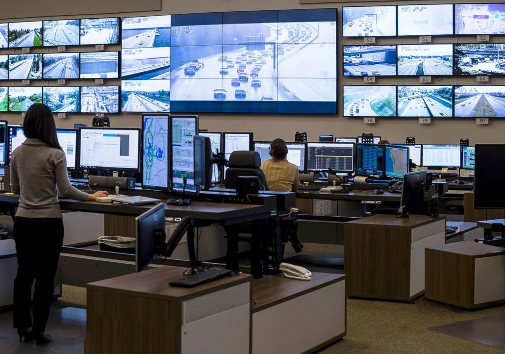 Một trung tâm điều khiển về ITS dành cho đường cao tốc ở Mỹ (Ảnh: Installation).