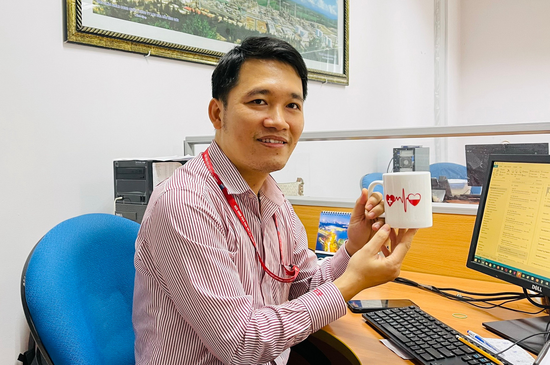 Kỹ sư trẻ Phạm Duy Toàn đã 10 lần tham gia hiến máu tình nguyện, được Đoàn Thanh niên Tập đoàn Dàu khí Quốc gia tặng giấy khen.