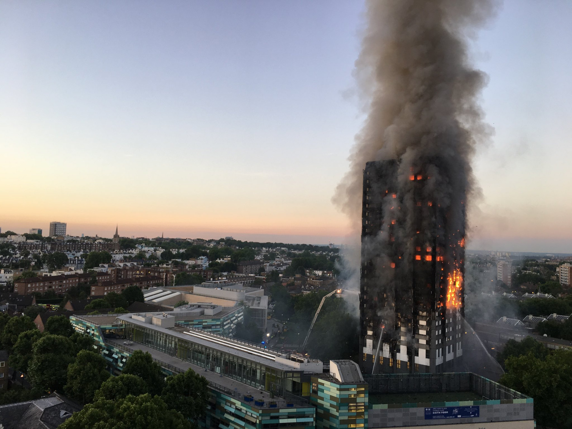 Trận hỏa hoạn tại tháp Grenfell ngày 14/6/2017. Ảnh: Wiki.
