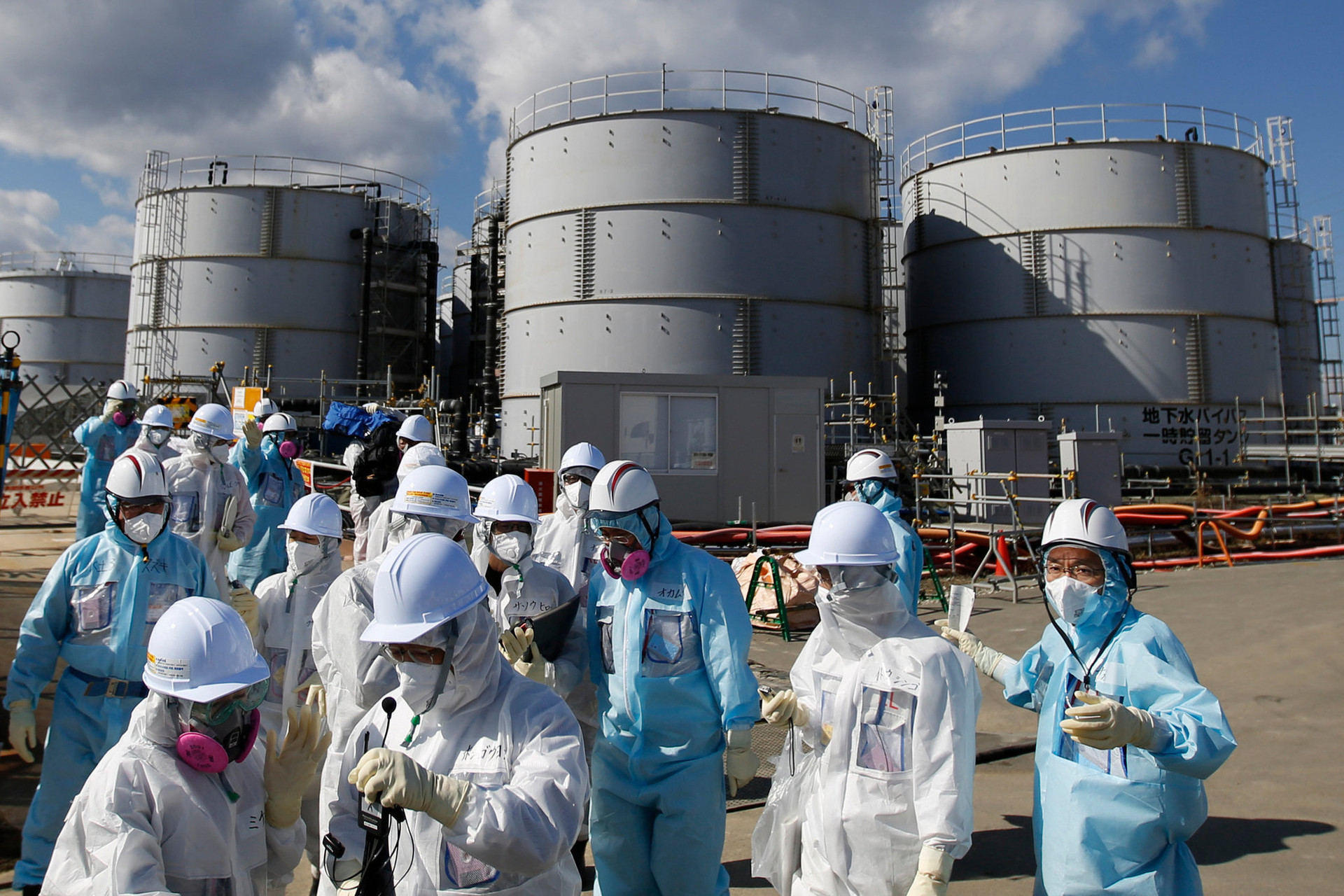 Nhật Bản đã tốn rất nhiều thời gian và tiền bạc để đưa khu vực nhà máy hạt nhân Fukushima trở lại bình thường. Ảnh: NY Times.