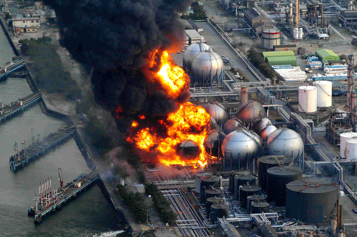 Vụ nổ kinh hoàng tại nhà máy điện hạt nhân Fukushima. Ảnh: CNN.