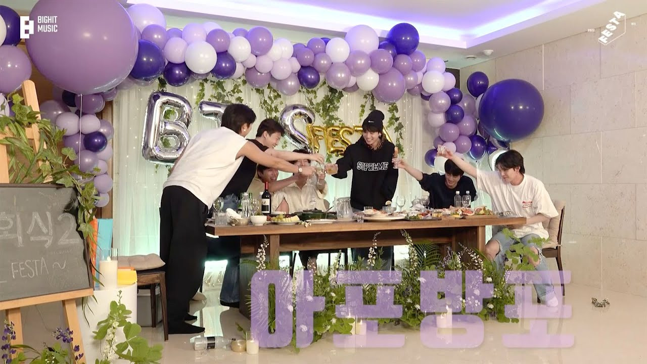 Buổi phát sóng “Festa dinner” ngày 13/6, nhân kỷ niệm 9 năm ngày nhóm nhạc BTS ra mắt. Ảnh: CNN.