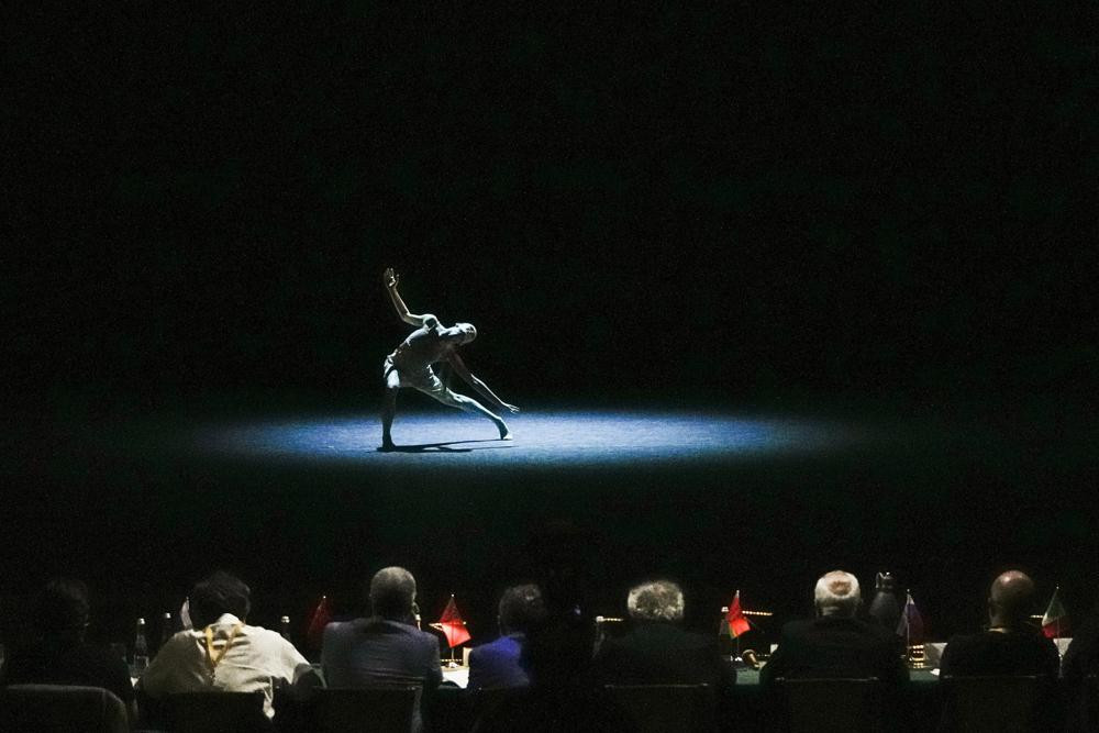 Nghệ sĩ Ekaterina Varlamova của Nga biểu diễn trên Sân khấu Mới của Nhà hát Bolshoi ở Moscow, Nga. Ảnh: AP.