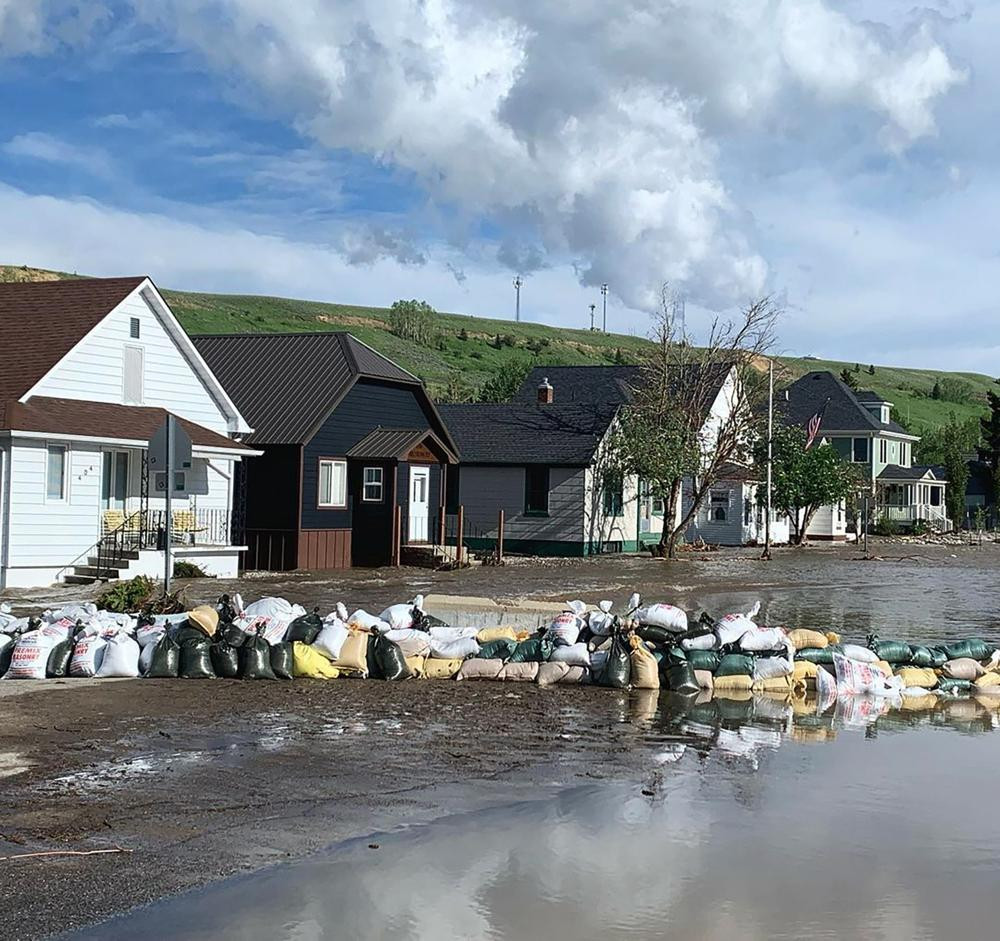 Lũ lụt tàn phá ở Red Lodge, Montana. Ảnh: AP.