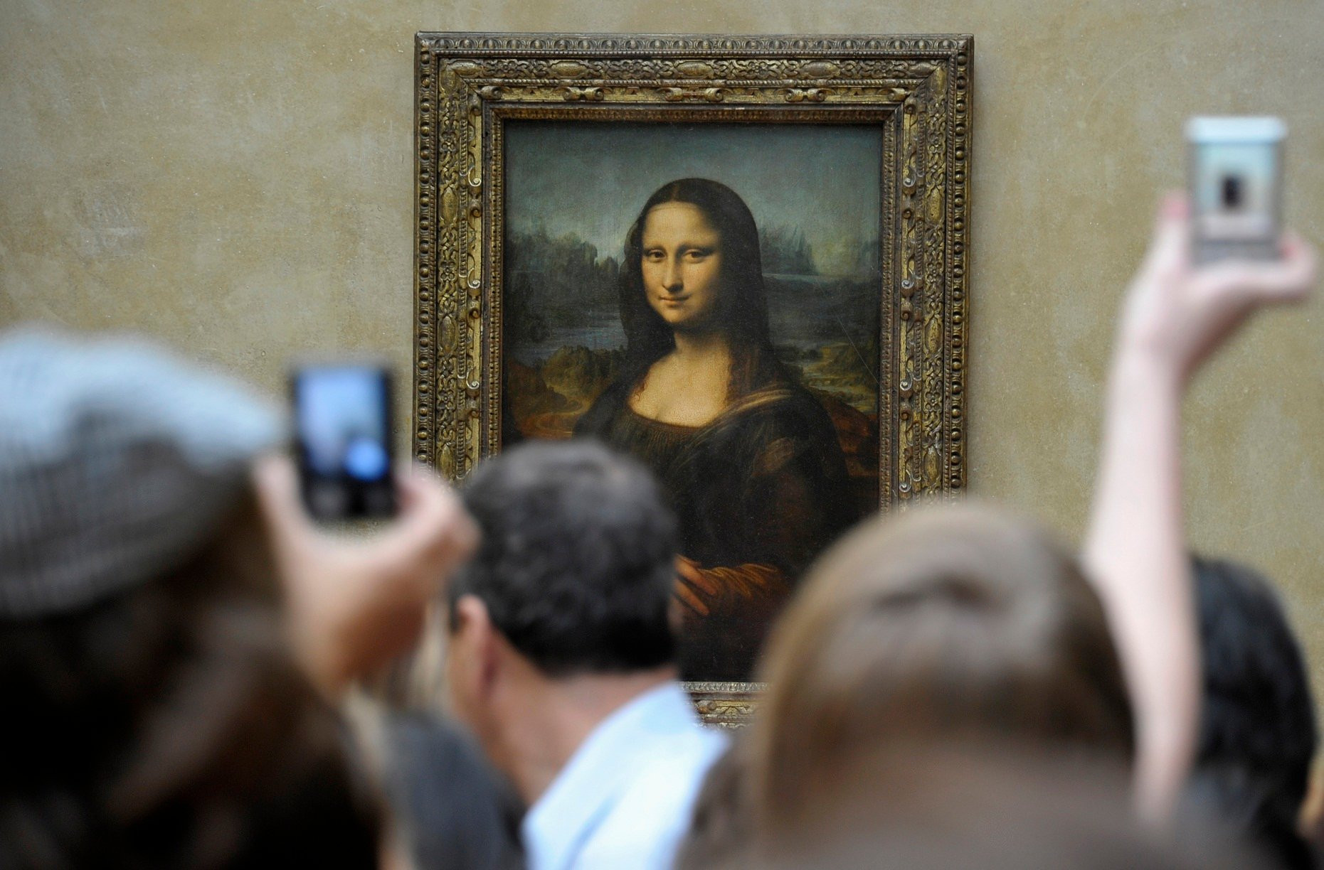 Leonardo da Vinci sử dụng các tấm gỗ dương mỏng để vẽ ‘Mona Lisa’. Ảnh: Rex.