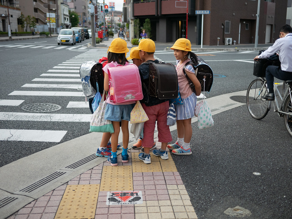 Những học sinh tiểu học ở Nhật Bản. Ảnh: Flickr.
